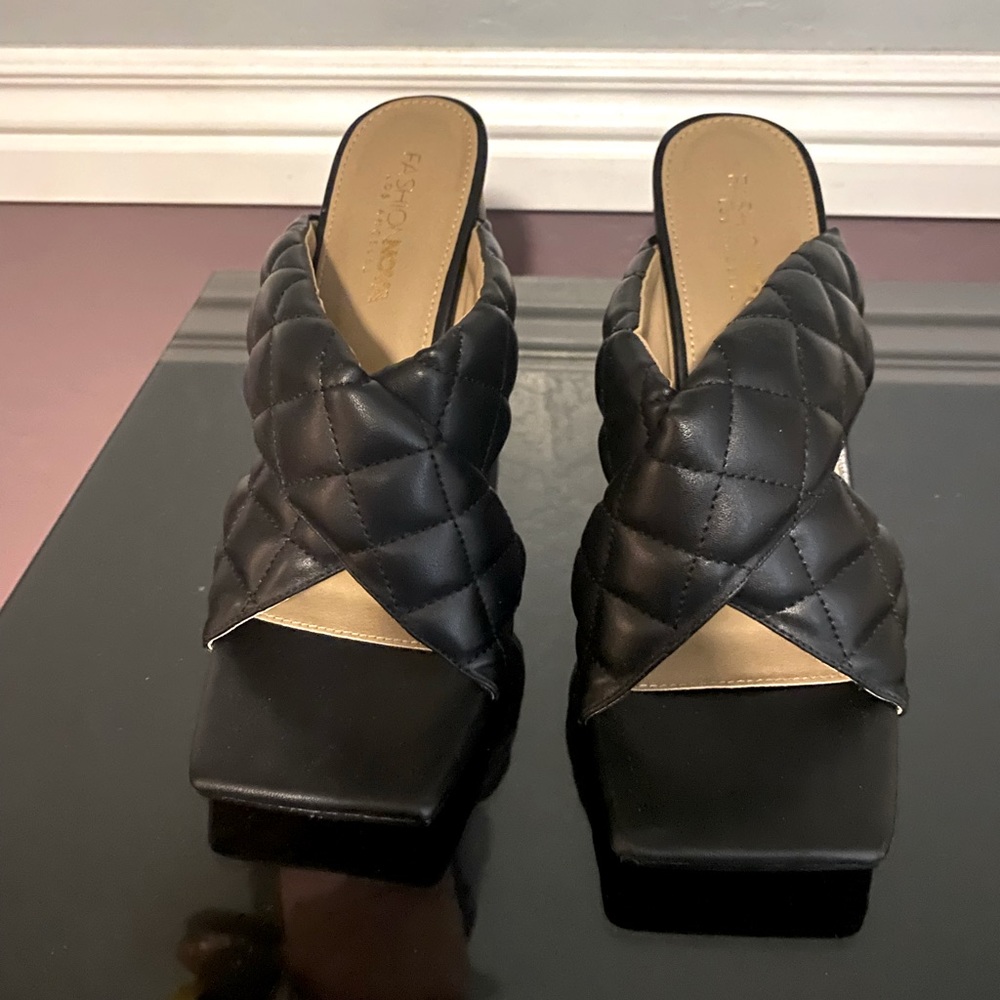 Black quilted mules, size 9, brand new from fashion nova